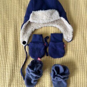 Warm baby hat, mittens, shoes